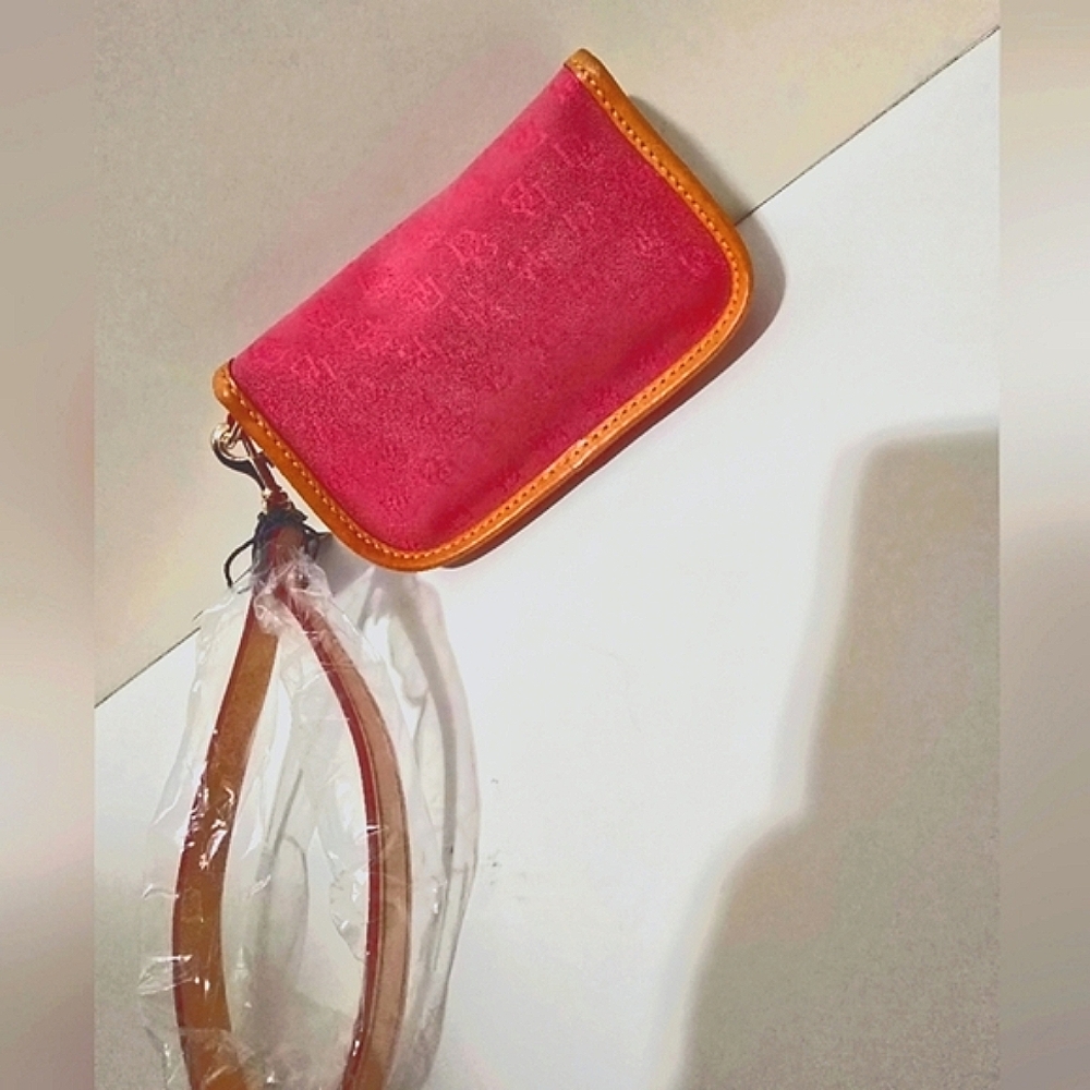 Dooney & BOURKE WRISTLET - Picture 3 of 11